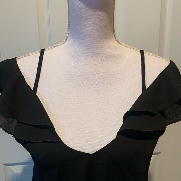 🎄Lisa & Lucy Ruffle Sleeve Cold Shoulder Blouse - Picture 2 of 9